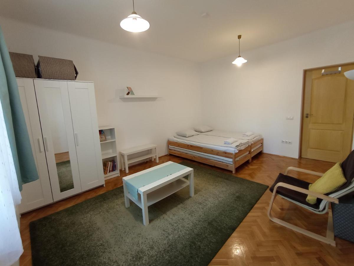 Gizella Apartman Eger Exterior foto